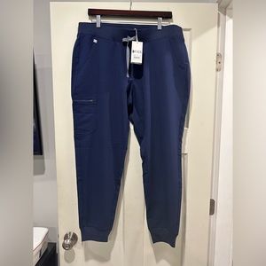 Figs women’s Zamora 2.0 scrub pants in navy. XL. New with tags!